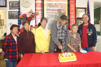 岡州保安堂為該堂95歲元老呂勝禮及同月生日的堂員舉行慶生會